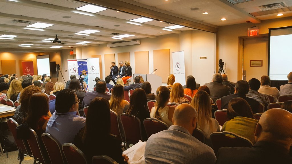 LillianEnid's tweet photo. Hoy se habla sobre los retos de la industria de las comunicaciones en Puerto Rico. #HeartsMarketingForum @sagradoedu @SMEPuertoRico https://t.co/NN59P3ba9Q