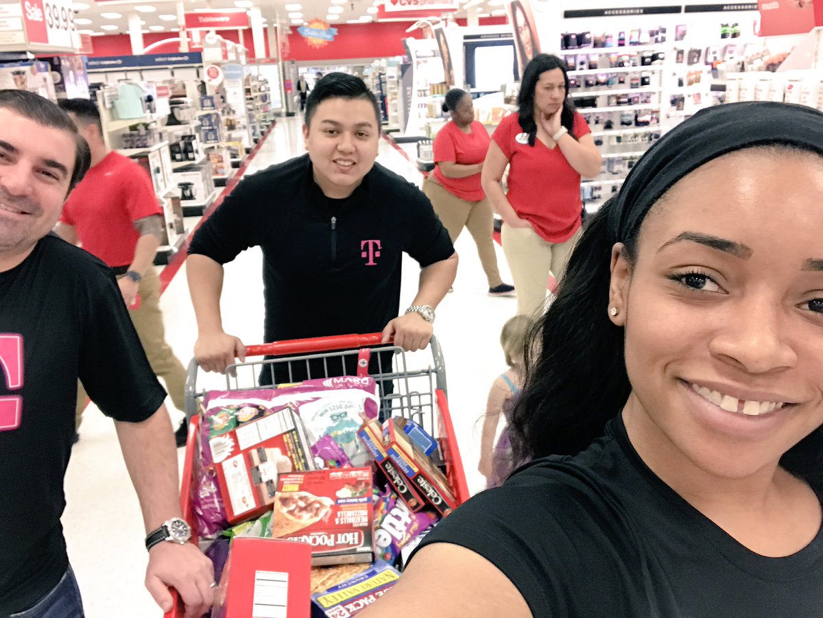SHANISE_M1's tweet photo. Fillin' up the fridge 😋Awesome job team, we hit 100 Google Reviews! Now let's eat! Thanks @dperry2929 @stephen_pulley @M1Deantwon! 😝👊🏾#M1SAC https://t.co/tOSEhqOmwm