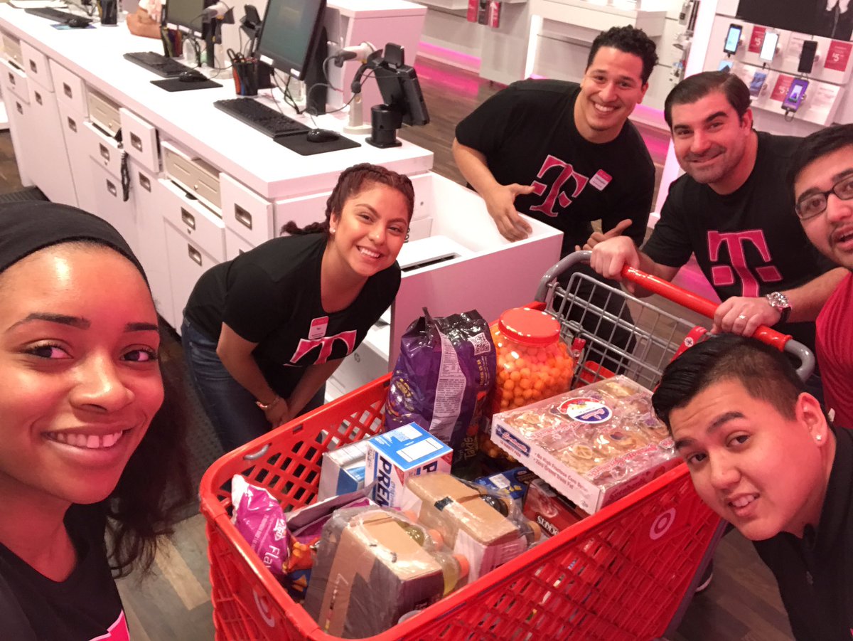 SHANISE_M1's tweet photo. Fillin' up the fridge 😋Awesome job team, we hit 100 Google Reviews! Now let's eat! Thanks @dperry2929 @stephen_pulley @M1Deantwon! 😝👊🏾#M1SAC https://t.co/tOSEhqOmwm