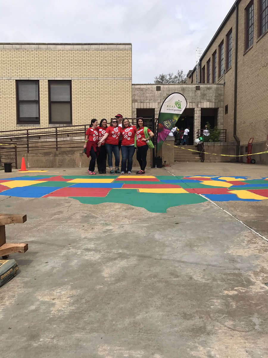 The finished painted USA! Amazing job #TargetVolunteers #HIHollandElementary  #RealSchoolGardens <a href="/jjmartinez01/">Jose Martinez</a>