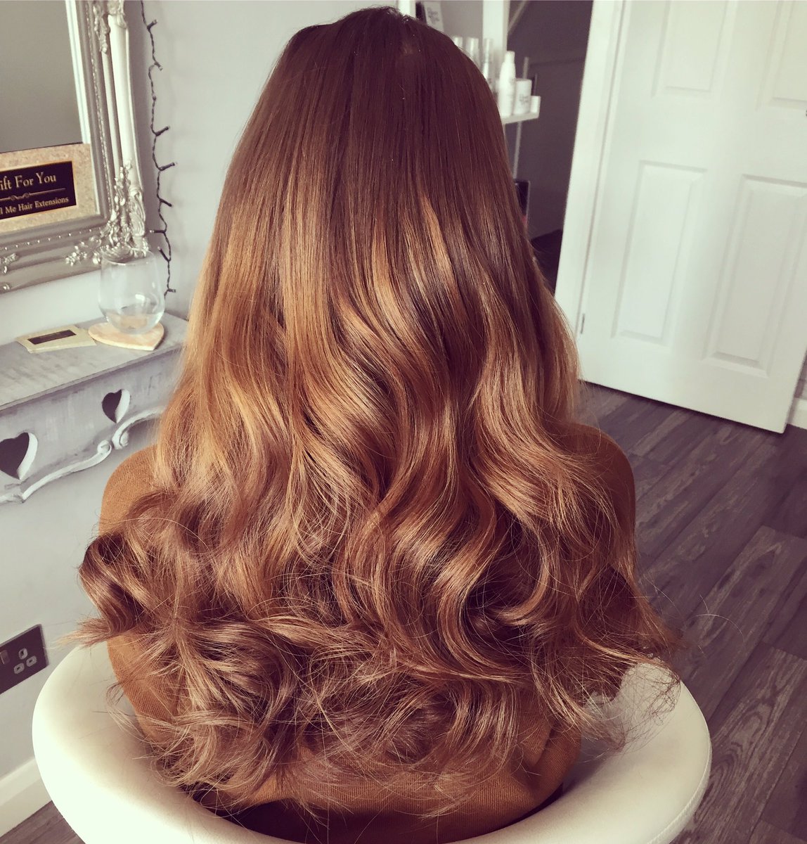 rapunzel_me's tweet photo. 5 colours mixed for this bouncy blend 
100g of @LA_Weave 
And 70g of @Royale_Lengths #nanorings
P e r f e c t i o n 👸🏻
@rapunzel_me #Hair https://t.co/pf6SWOXGg6