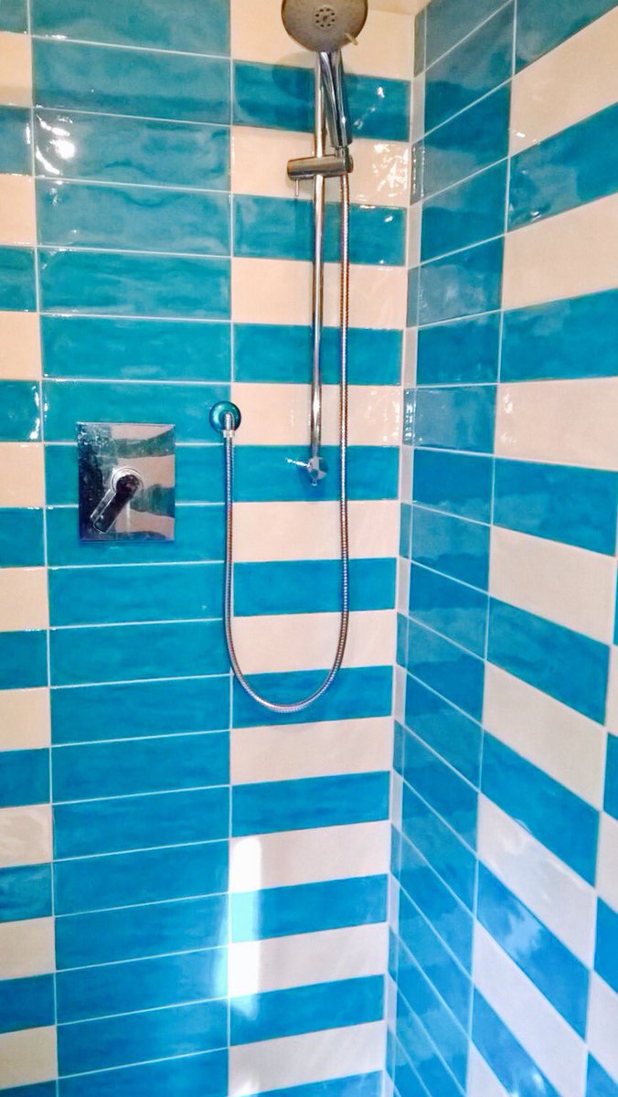 CeramicBenuzzi's tweet photo. Rivestimento Doccia @tonalite_tile serie Krakle' 10x30. Il Colore della #Piastrella richiama quello del Cielo! https://t.co/NEb41lNcbJ