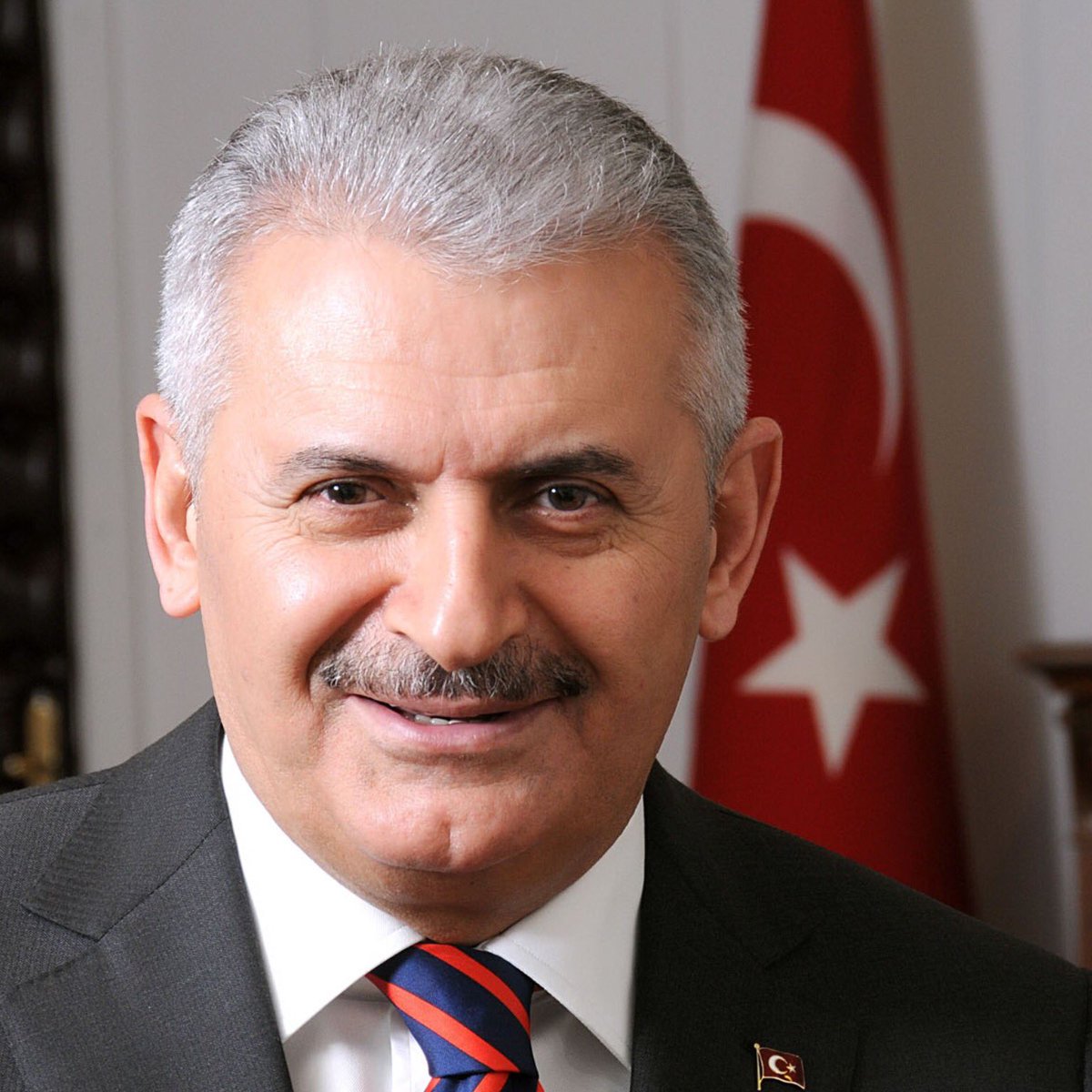 HAYIR HAYIR HAYIR Başbakanımı seviyorum, başarılı buluyor ve görevde kalması için HAYIR diyorum😂Güçlü bir başbakan için HAYIR'a varmısın😂