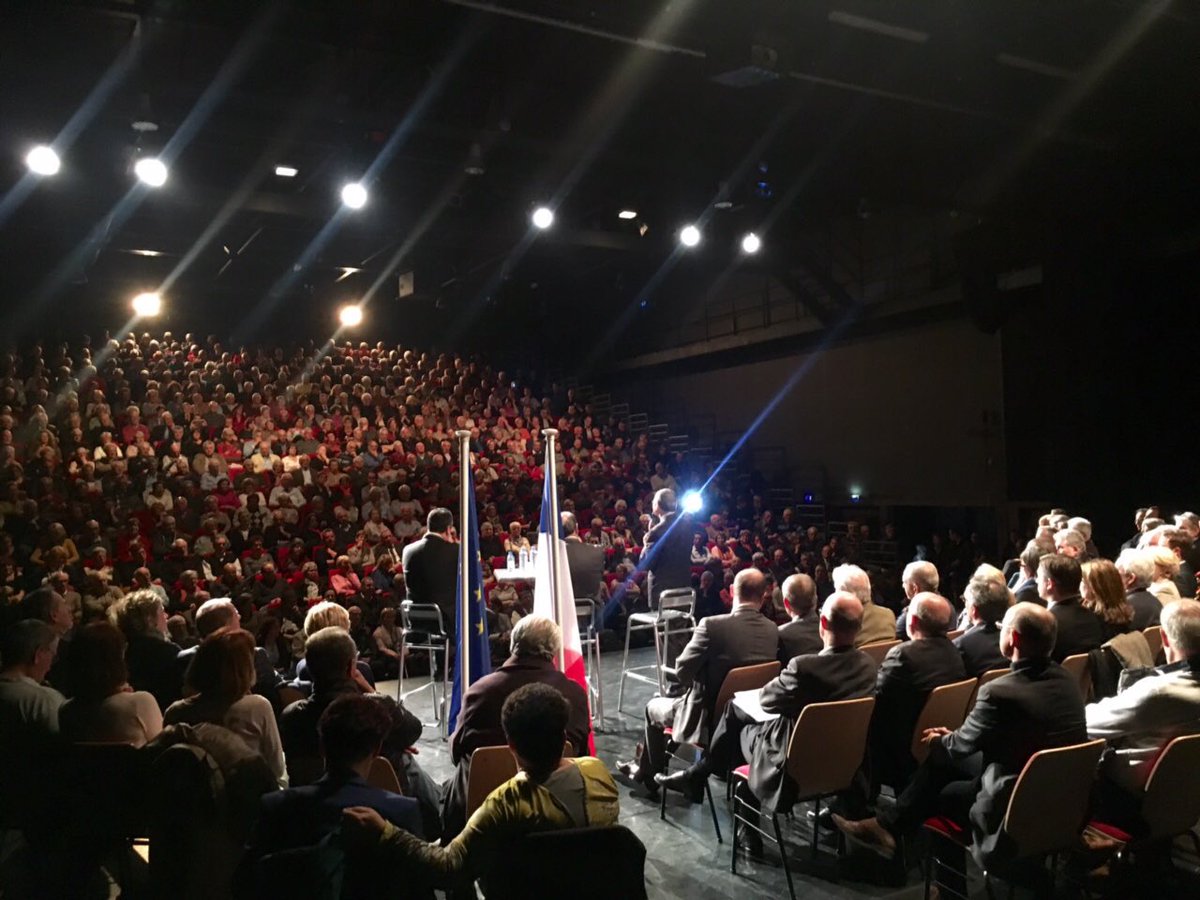 HerveMariton's tweet photo. Il faut sortir de la dépression économique et de la déprime morale dans lesquelles François Hollande nous a plongées https://t.co/KmJpF9PDiF