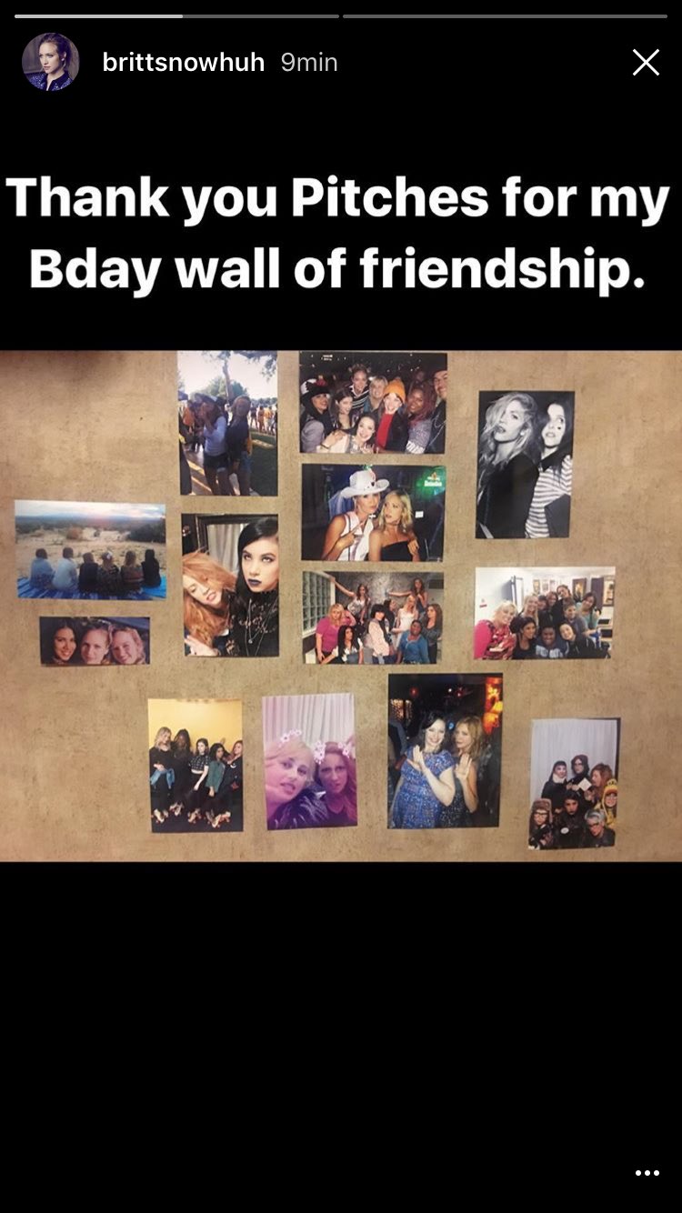 Hoje é aniversário da Brittany Snow. E o cast fez uma surpresa pra ela. happy Bday 