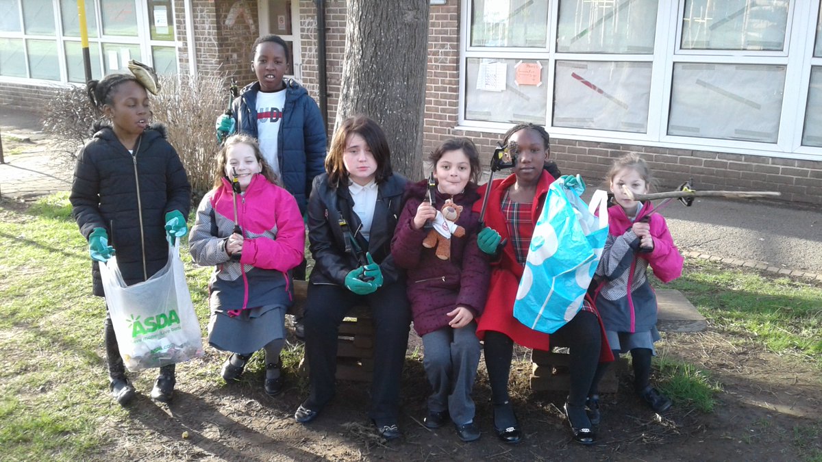 FSBWPS's tweet photo. Look what we've been up to in #Ecoclub @badocksprimary Looking after our school #environment #planting seeds and bulbs, picking litter! Wow! https://t.co/ASY1vjw8qJ