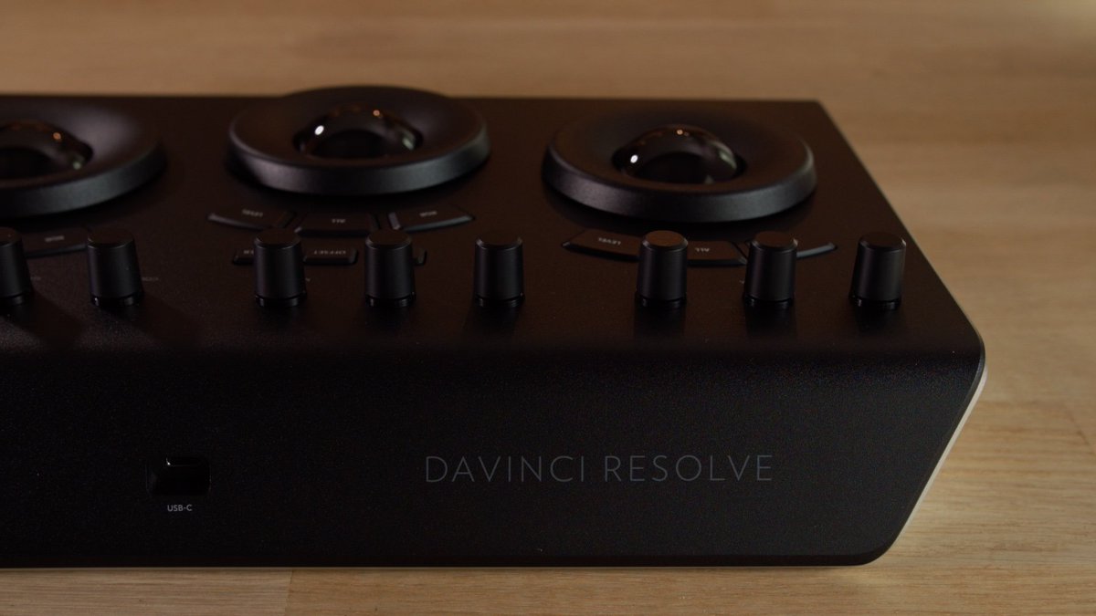 YAKYAKYAK_FR's tweet image. FOCUS: Unboxing/Présentation du DaVinci Resolve Micro Panel ! yakyakyak.fr/2017/03/focus-… @BMD_NewsFR @Blackmagic_News  #DavinciResolve
