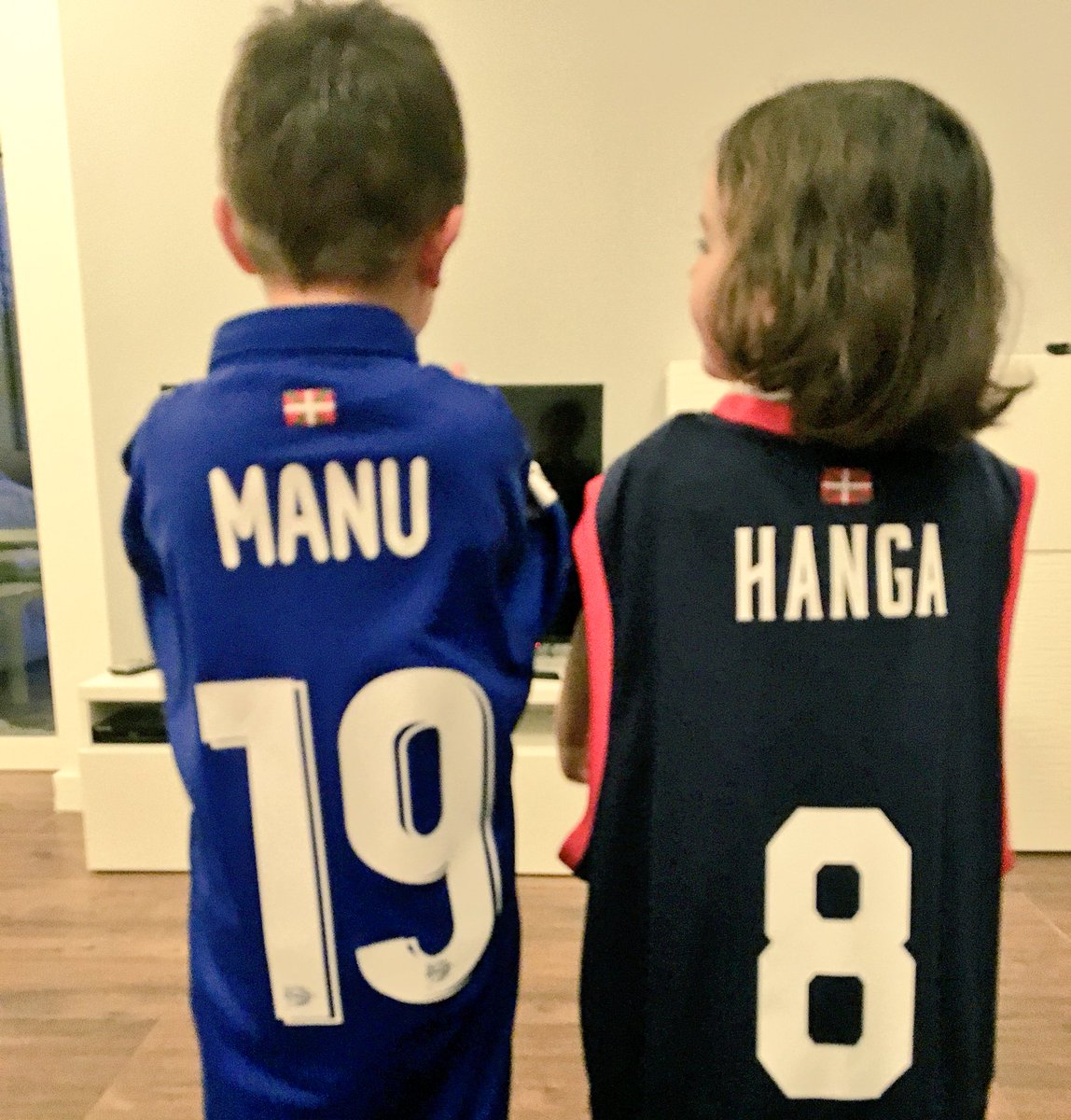 Ya son mías!!!!! Bueno, si los enanos me las quieren devolver...
Oh capitán, mis capitanes <a href="/ManuGarcia19/">Ⓜ️ANU</a> <a href="/HangaAdamOnline/">Hanga Ádám</a> !!!!