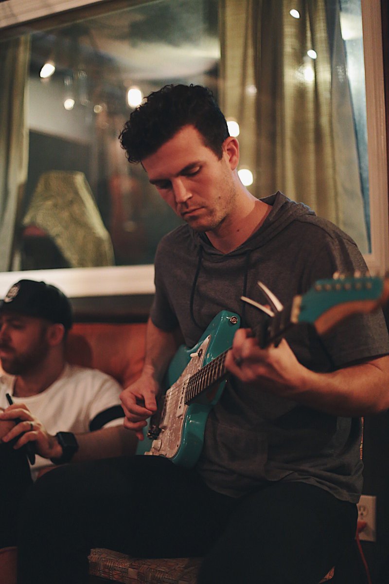 FASeasons's tweet photo. Last day here in the studio with @fullcirclemusic, and @jeffluckey is killing it ๐ค๐ผ#fasmusic #forallseasons #centricity #fullcirclemusic https://t.co/VUt53VN8TS