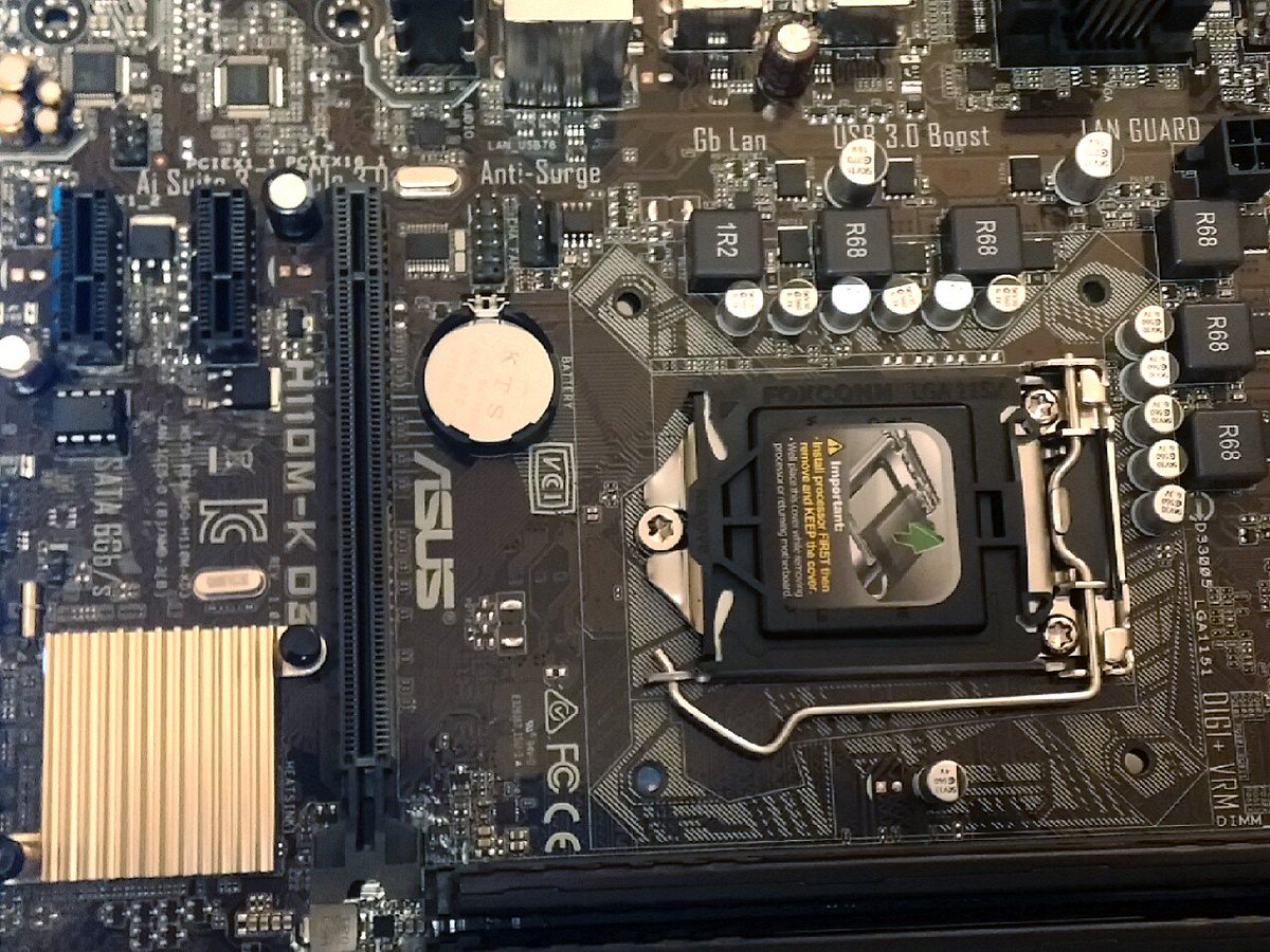 DawnSunrise1's tweet photo. New motherboard  #techietime #computerupgrade https://t.co/Dfp4mkyTPf