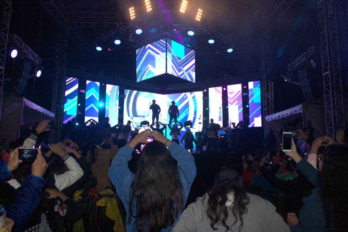 PixelSound_leds's tweet photo. Una muestra de lo que fue el Gran Show de Chino y Nacho en los Carnavales Guaranda 2017 y como siempre @PixelSound_leds formo parte. https://t.co/54kwKj5GV6