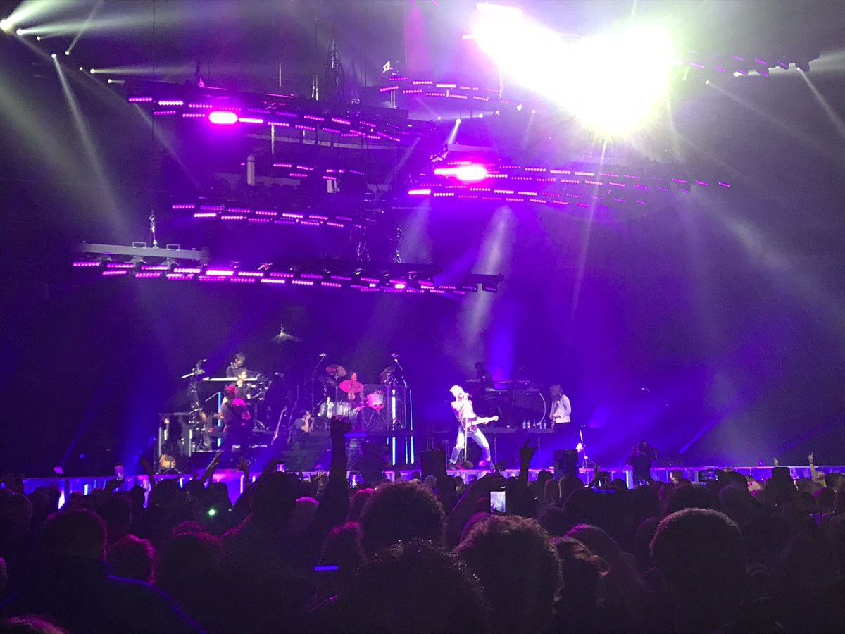 paigeannmarie_'s tweet photo. such an amazing show, as always. #MaroonVTour https://t.co/SXcUC68e2G