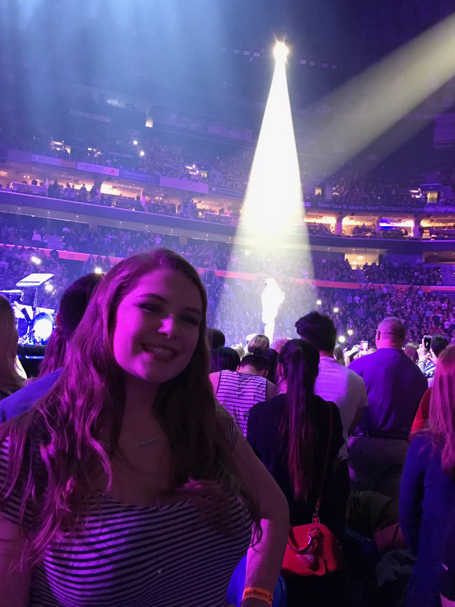 paigeannmarie_'s tweet photo. such an amazing show, as always. #MaroonVTour https://t.co/SXcUC68e2G