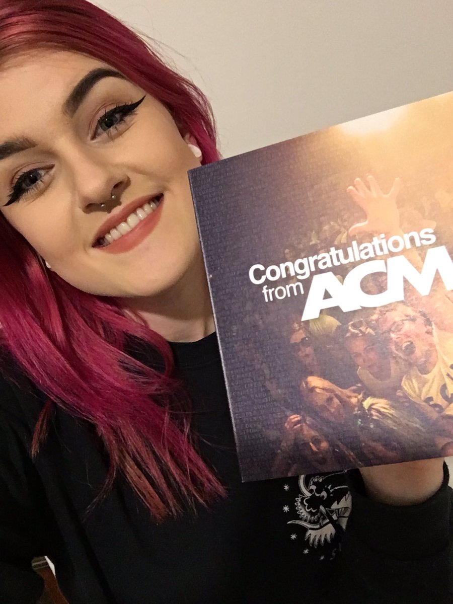 Dustb1nLid's tweet photo. #offerselfie and new hair @acm_uk https://t.co/WiFHAcPnWG