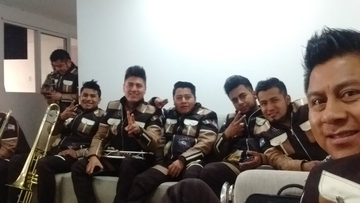 btierramojada's tweet photo. Listos para programa @TuCiudad_Es @RafaelMontiel1 @CoordiTM En Promoción #UnaEnUnMillón https://t.co/vcTw1fulb4