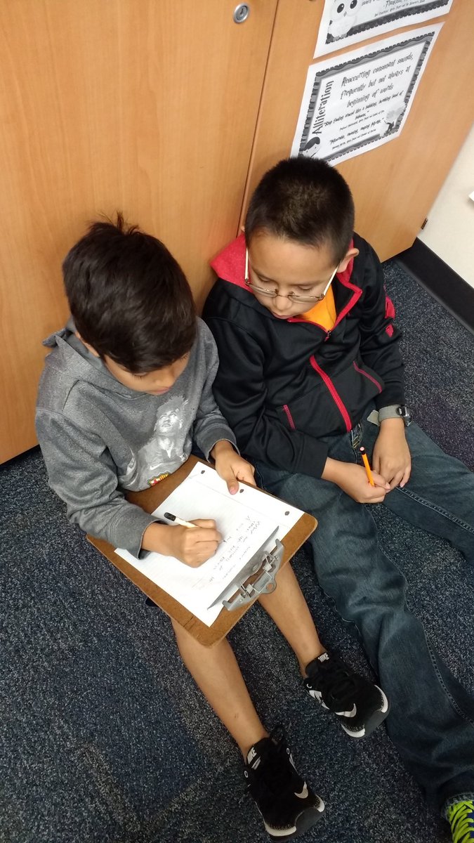 MrsBroerman's tweet photo. Flipping the script and making our own questions! #4thgrade #testmakers #YESYoungsters https://t.co/6iqa1dd0nr