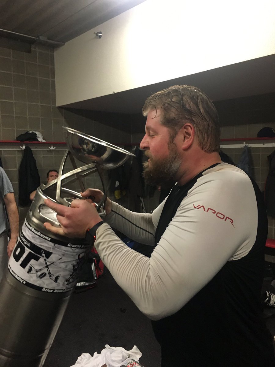 pudelpointer22's tweet image. So proud of these men. Warriors last night. Earn it. Raise it. @TheRedPepper