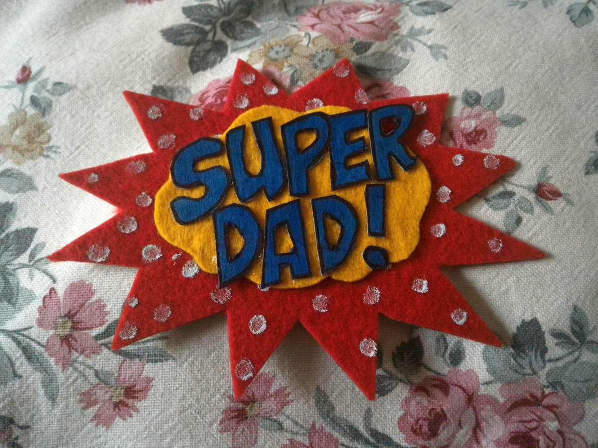 _dEbH_'s tweet photo. Chi ha detto che una torta è solo da cucinare non conosceva i topper handmade.
Amo. #faidame https://t.co/mNujUyo2QM