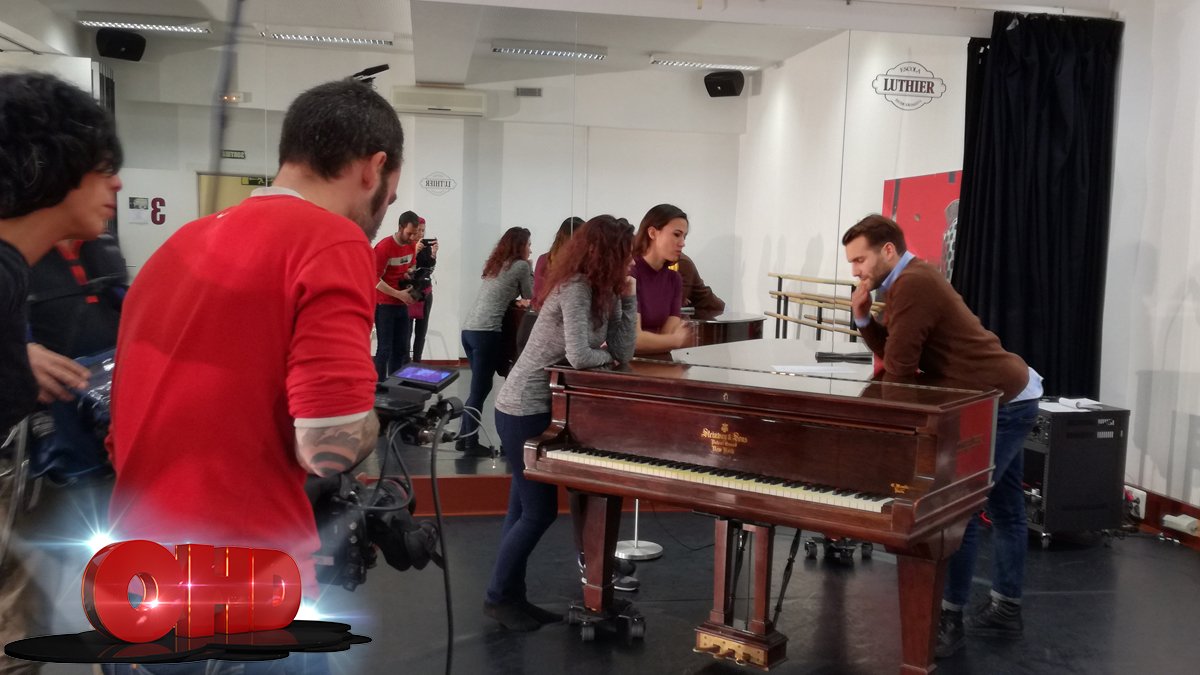 Sovint, les càmeres entren a la #happyescola per explicar-vos com va la setmana. L'<a href="/alfons_nieto/">Alfons Nieto</a> i les <a href="/HennaDuet/">HennaDuet</a> preparen la cançó!
#OHDTV3