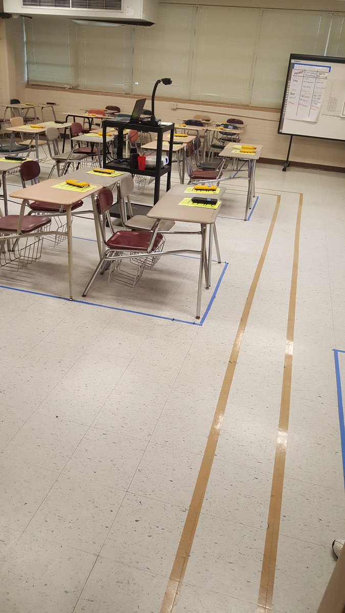 DatAmazingCoach's tweet photo. Follow the signs! A classroom management that works in Regalado's class @KeyMS_Cougars . #nonverbal #visual #EntryExitroutine @alyssahowelly https://t.co/I1LkFNbpUw