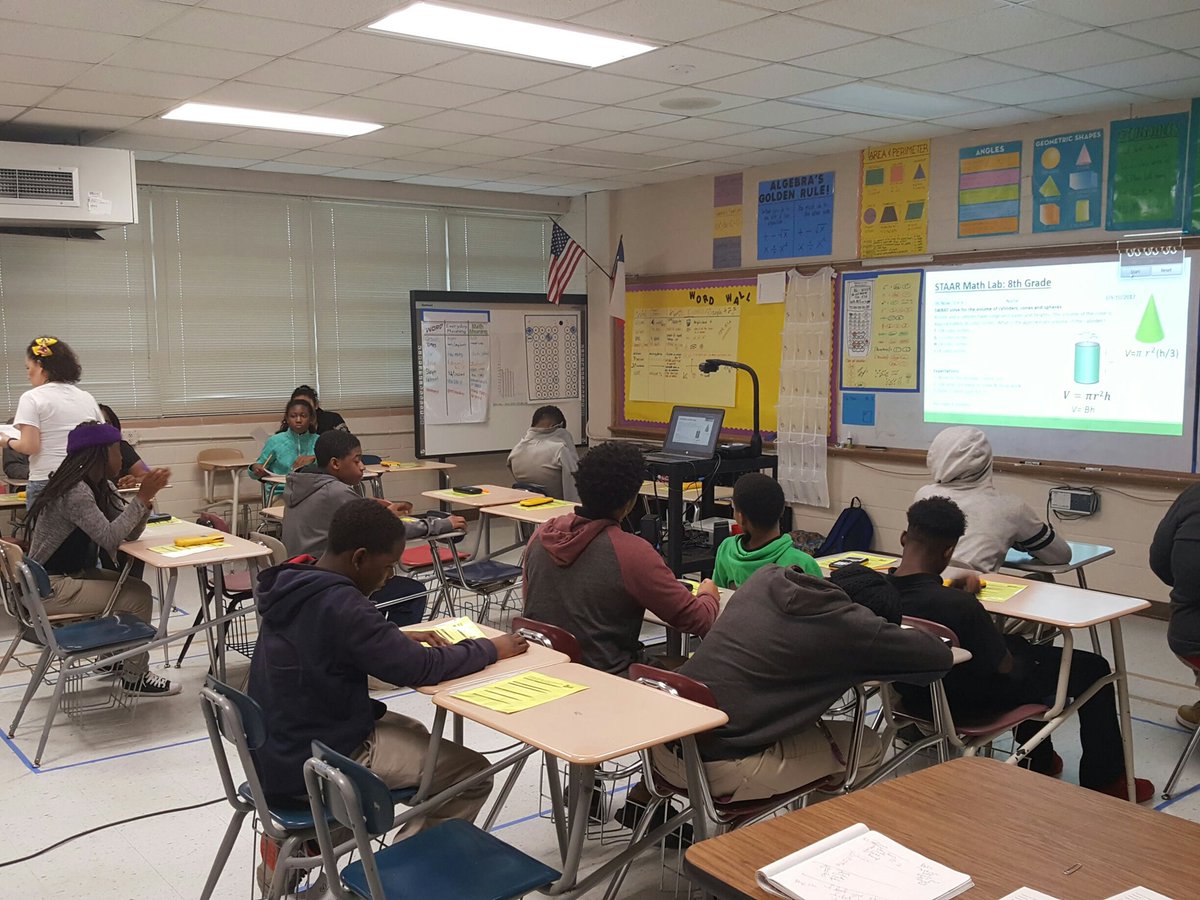 DatAmazingCoach's tweet photo. Follow the signs! A classroom management that works in Regalado's class @KeyMS_Cougars . #nonverbal #visual #EntryExitroutine @alyssahowelly https://t.co/I1LkFNbpUw