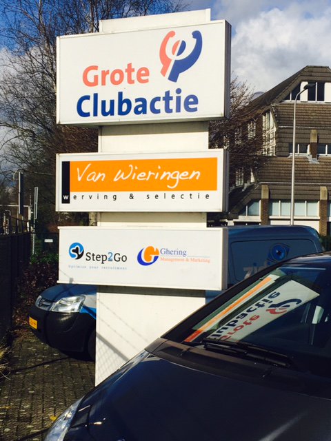 NicolevanW's tweet photo. Niet meer te missen op de hoek van de #Stappegoorweg en #Apennijnenweg in #Tilburg! #formaatjegroter #vanwieringen https://t.co/7SeejsqLSF