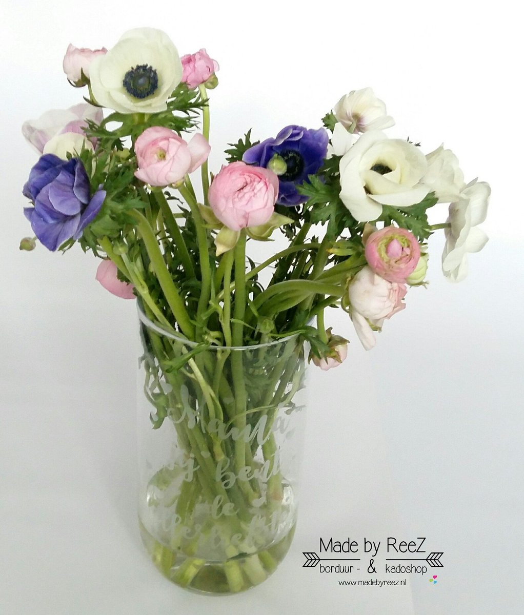 Mooie vaas voor de allerliefste moeders......bestellen kan via madebyreez.nl
#vaas #moederdag #MAMA #madebyreez