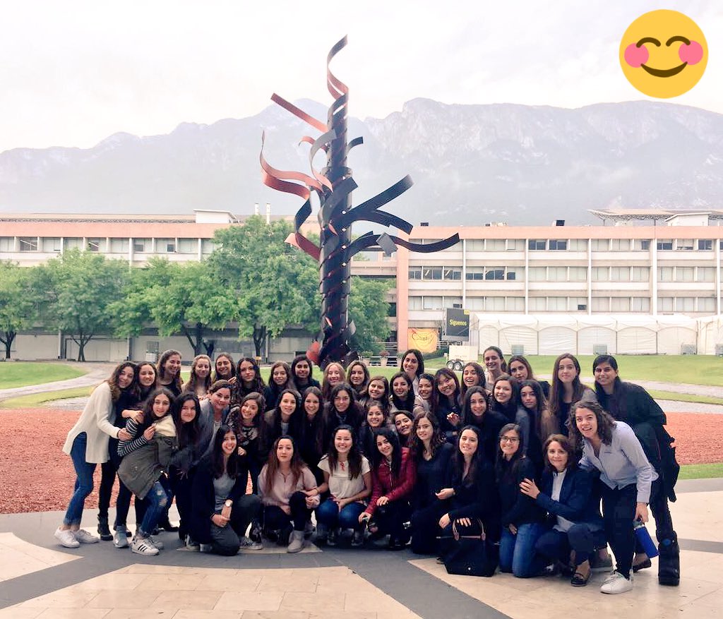 udem's tweet photo. Hoy, también nos visitaron nuestras #FuturasAlumnasUDEM del Colegio #CECVAC. ¡Bienvenidas! 📚 https://t.co/faZqsff7wD