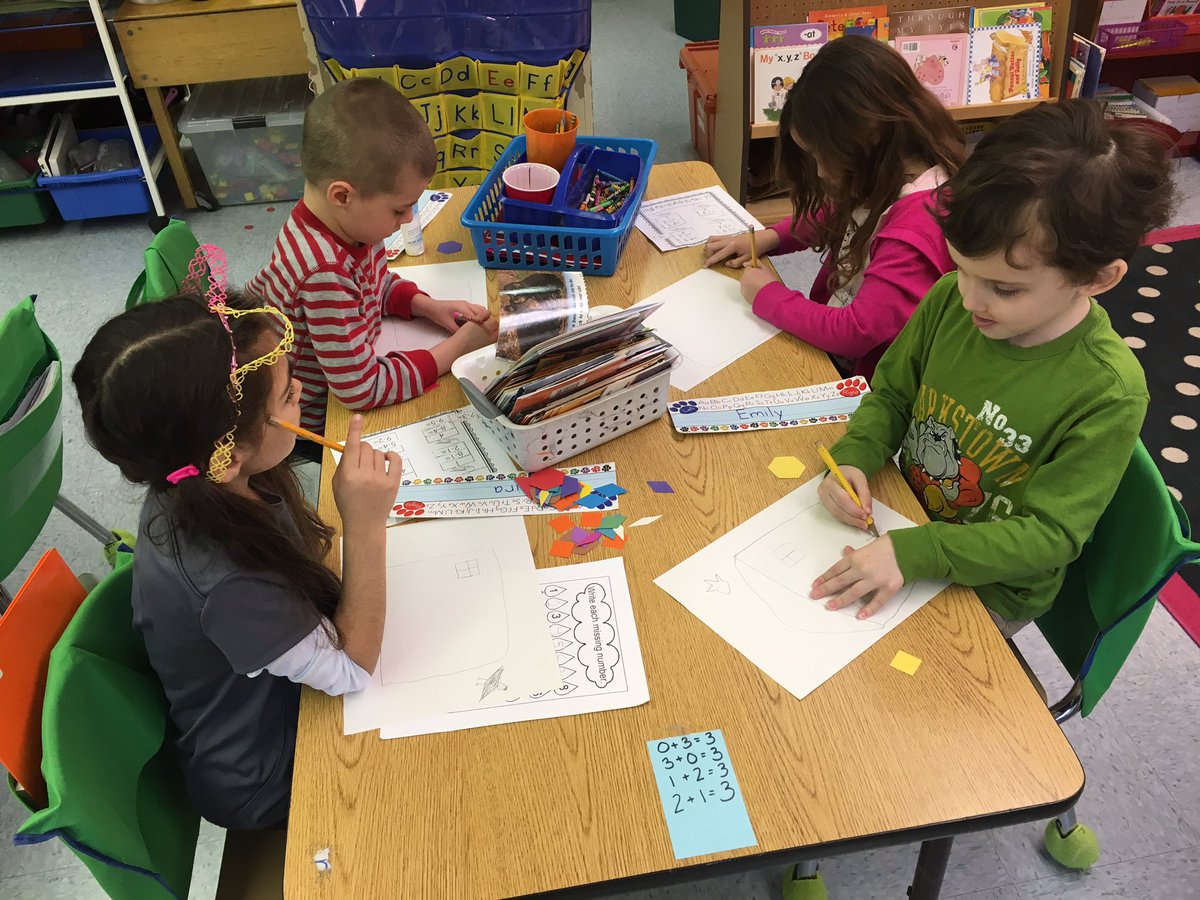 Jenn_Capone94's tweet photo. Kindergarteners having fun creating pictures with shapes they learned about in their math chapter. https://t.co/YSYhZRDIAe