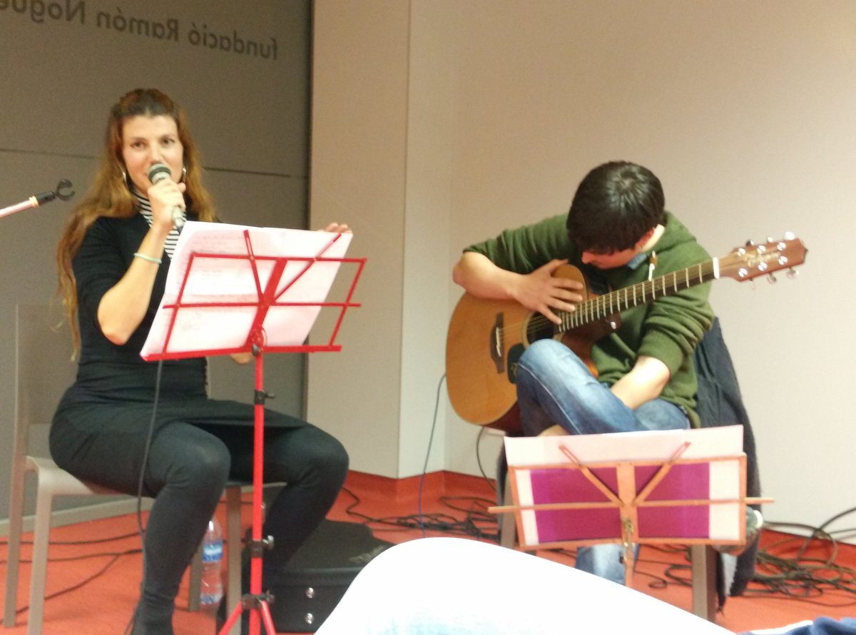 peresipomesfm's tweet photo. Ahir vam anar al sopar organitzat per @DonesdArreu1 i va ser tot un èxit! Bona música, bon menjar i moltes dones d'arreu! #diadeladona https://t.co/M9PD5ZJW0z