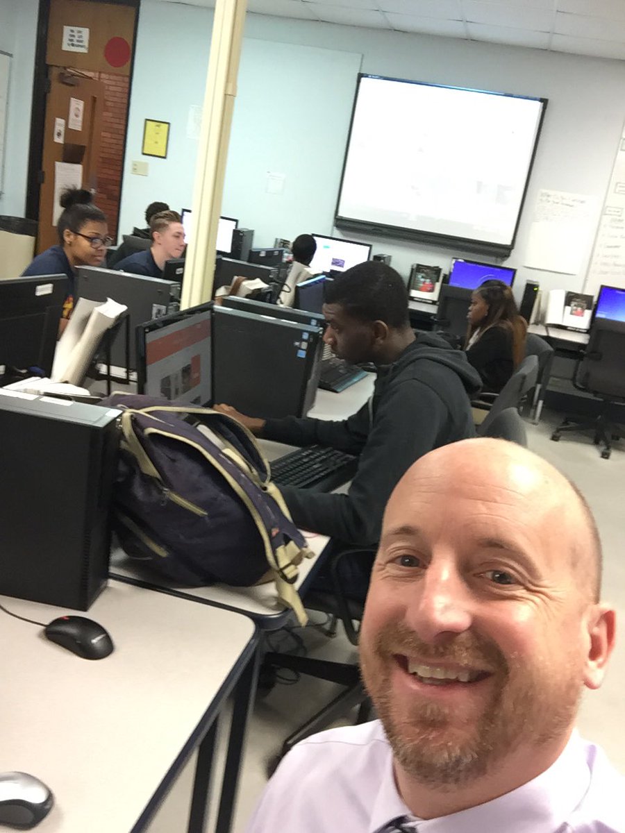 DrCroley's tweet photo. Getting ready to learn Twitter tips with #MNBusTech https://t.co/lq64vB3c67
