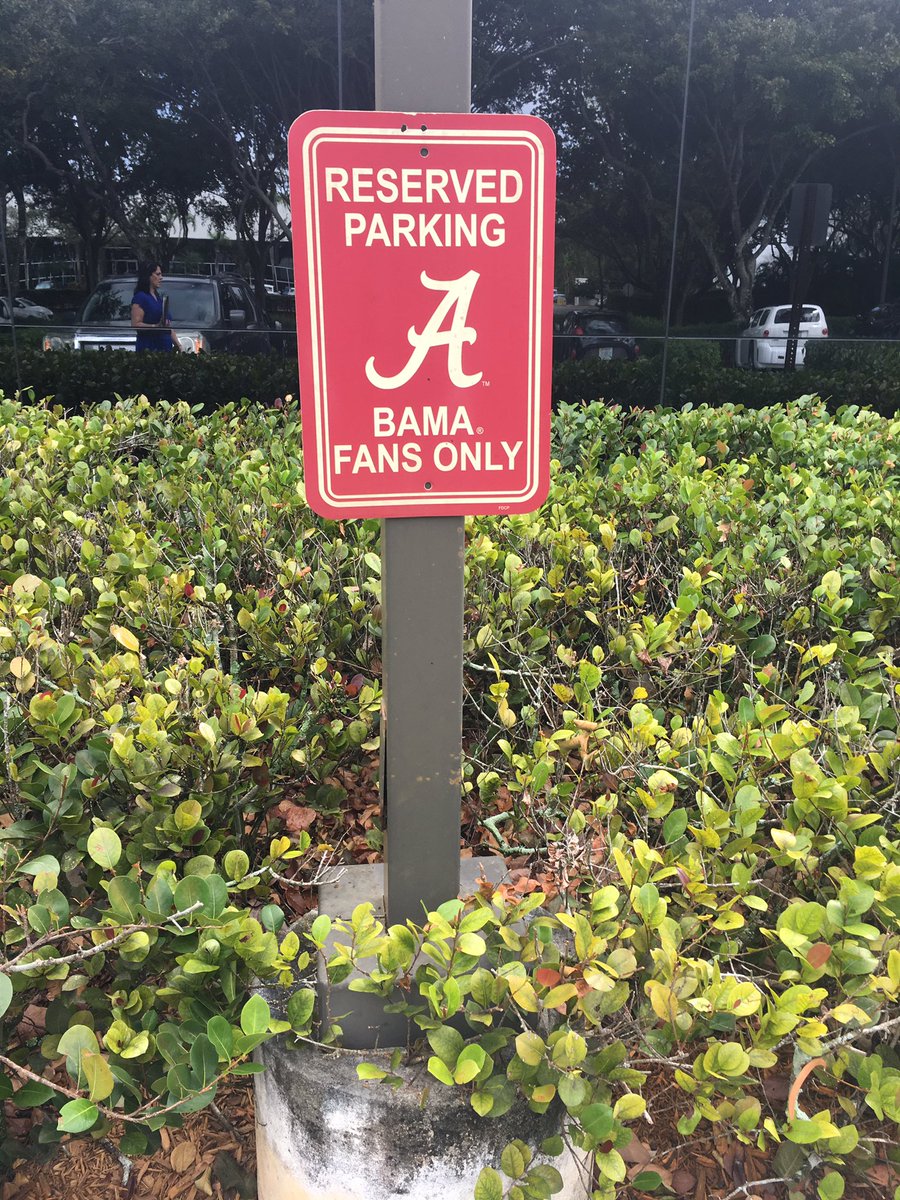 jkochilaris's tweet photo. Sales blitz in #Miami today with @gladyscalonso! Only in Miami do you pull up to a prospect and see this sign. #GoSoFlo https://t.co/1dVRpJKdBO