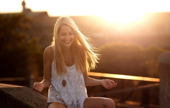 Если мы не будем выражать нашу радость, то скоро перестанем ее ощущать.

Лин Ютанг