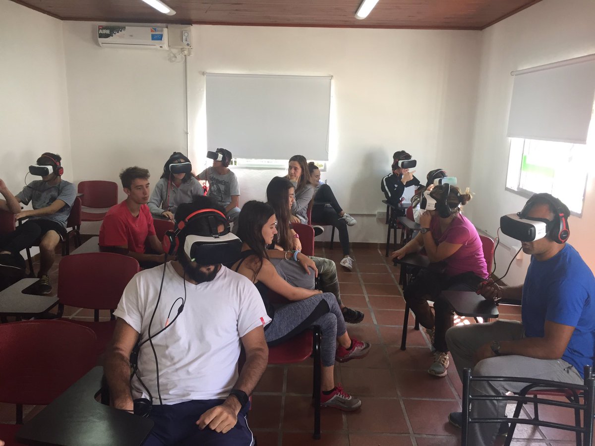 Zaal_86265's tweet image. Alumnos de Los Toldos visitan Casa RED en el turismo Educativo #RedVirtual @Munirivadavia1 @edgaralarconm @JUReynoso