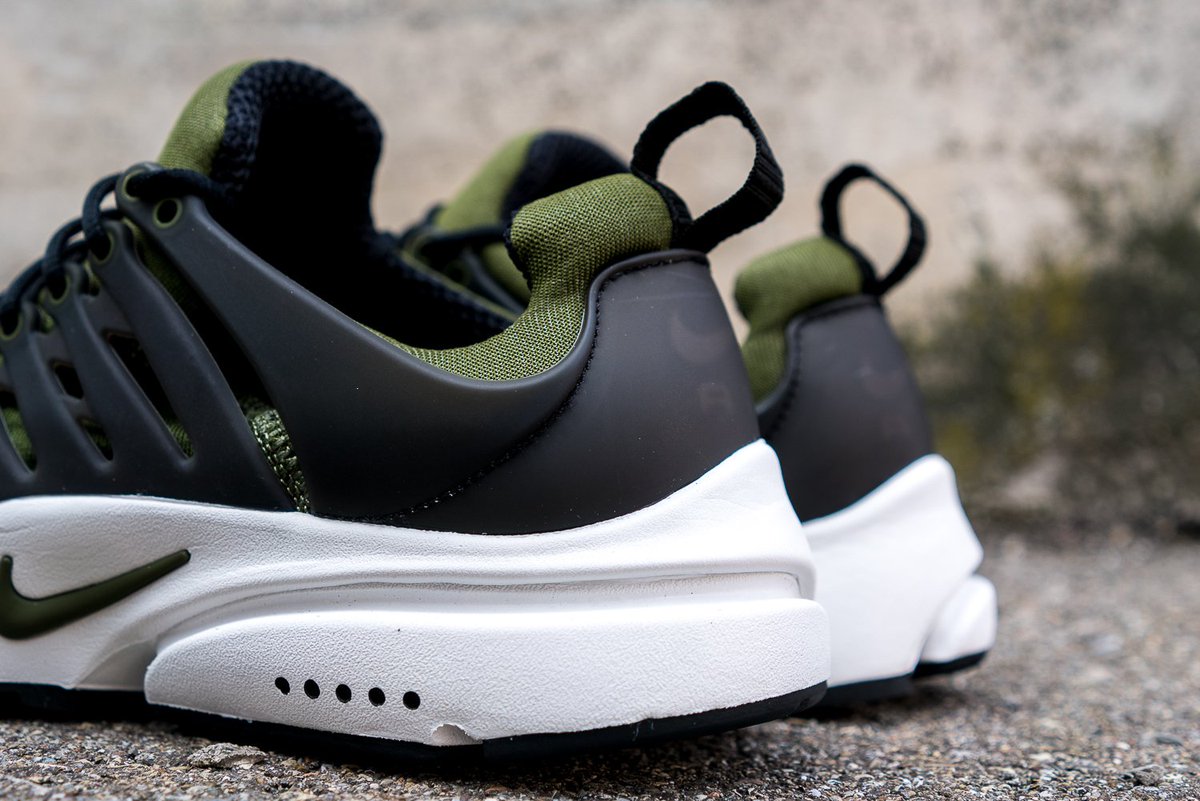 nike air presto essential legion green