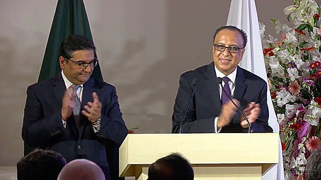 IsmailiInfo's tweet photo. .@TheIsmaili
.@AKDN Rep. Munir Merali and Ismaili Council President Ajanee applaud the accomplished architects of Bangladesh #AKAA2016 https://t.co/N3G1zUVV81
