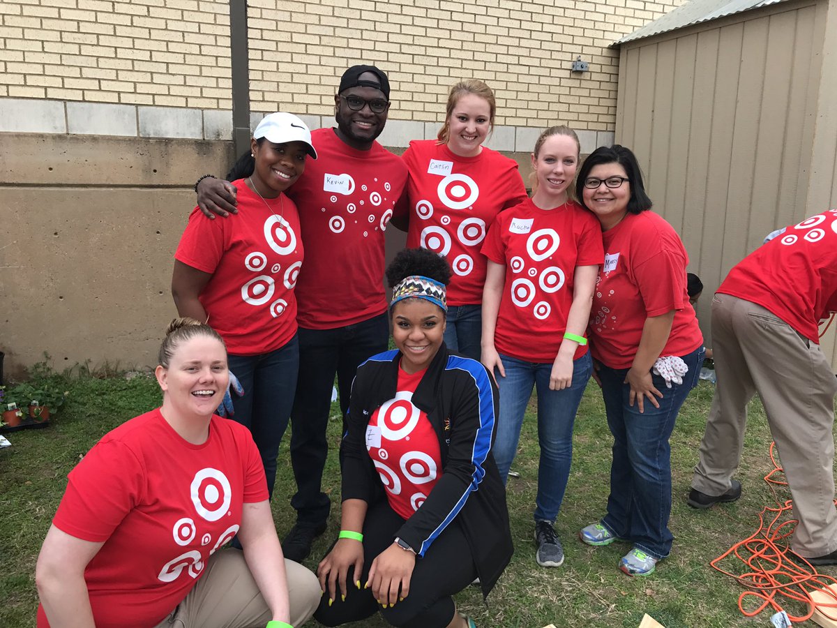 G397 and G391 Big Dig in Dallas!#HIHollandElementary #RealSchoolGardens #WeAreTarget #WorkSomewhereYouLove <a href="/JJMartinez01/">Jose Martinez</a> <a href="/LayshaWard/">Laysha Ward</a> <a href="/Elisa/">Elisa Roupenian Toha</a>