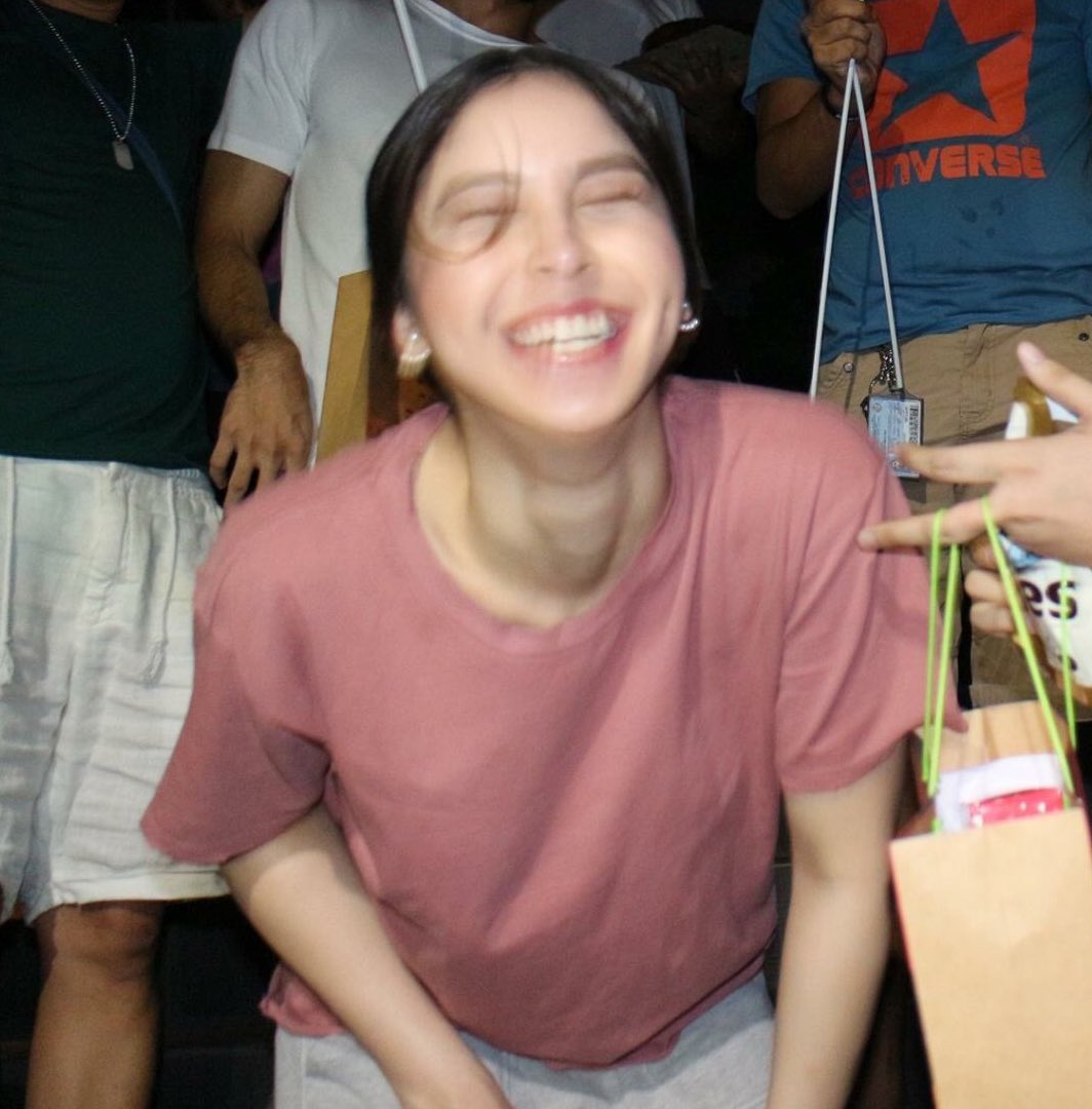 JBeauties's tweet photo. Your happiness is ours too @BarrettoJulia💜 

#TwentyYearsOfJULIA https://t.co/c2eegJcLQl