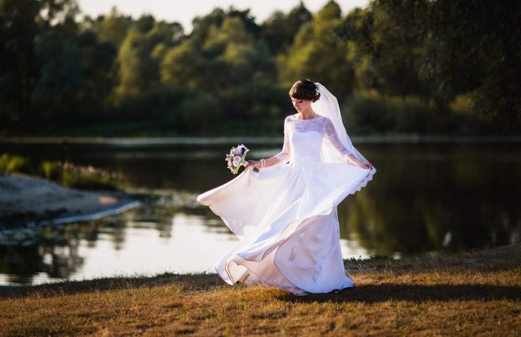 New post (How to Pose for Wedding Pictures) has been published on The Wedding Directory - the-wedding-directory.com/pose-wedding-p…