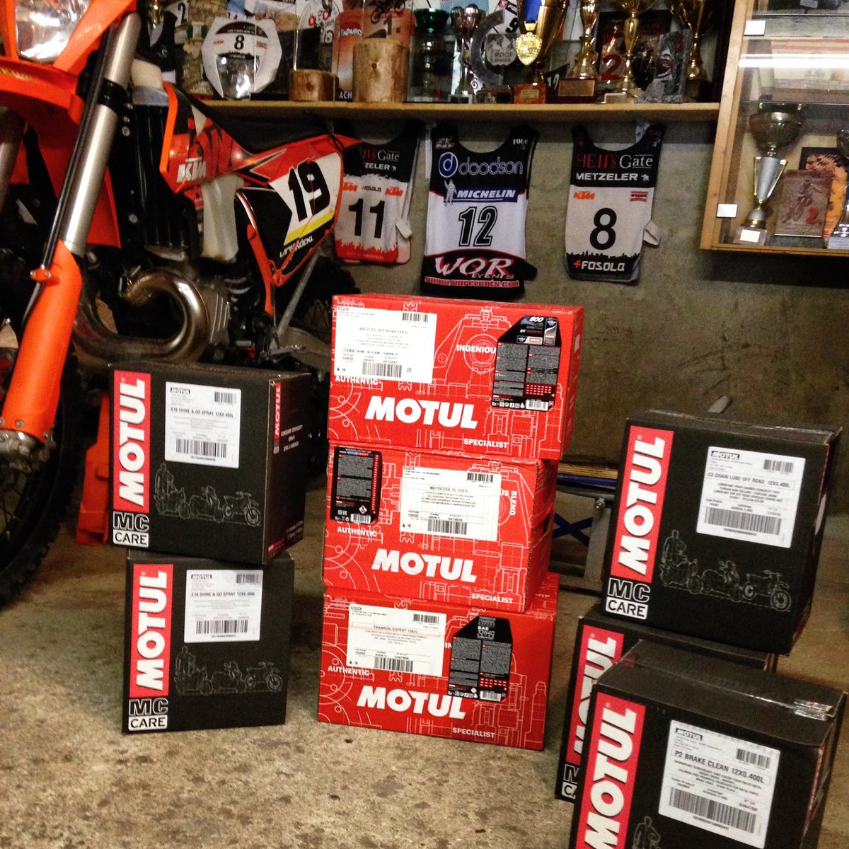 larsenoeckl19's tweet photo. everything goes smoothly ππ»merci @motul for the support!!
#motul #fluidforce #le19 https://t.co/7EnORHALiB
