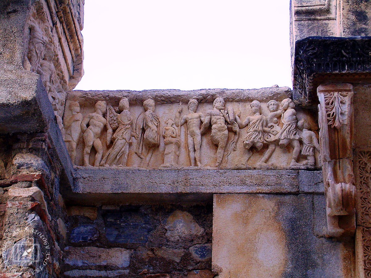 ZoricaATWZ's tweet photo. Hadrian's temple, Ephesus, Turkey
#Ephesus #archaeology #travel #Hadriantemple #RomanTemple #ancientrome #TravelTurkey https://t.co/x2eIZrJYDv