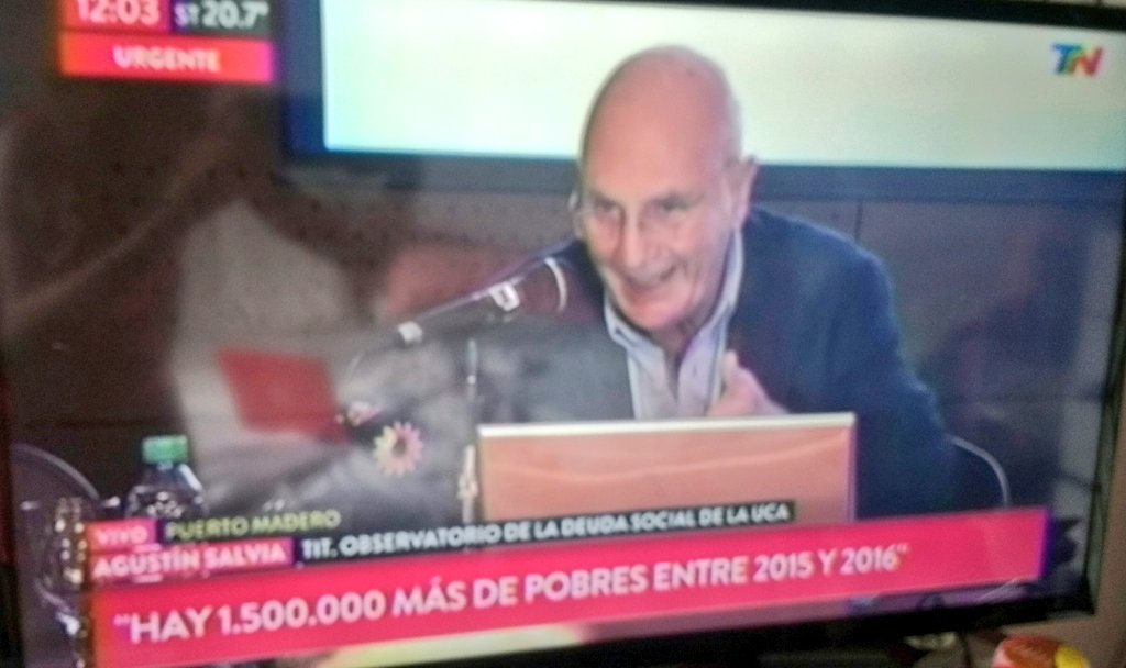 unapibadegonnet's tweet photo. #InformeUCA
Pobreza. 32.9% (13M de personas, 1.5M e/2015 y 2016)
Indigencia: subió 6.5% (600mil personas +)
MauriCEO lo hizo! https://t.co/txnofneA3v