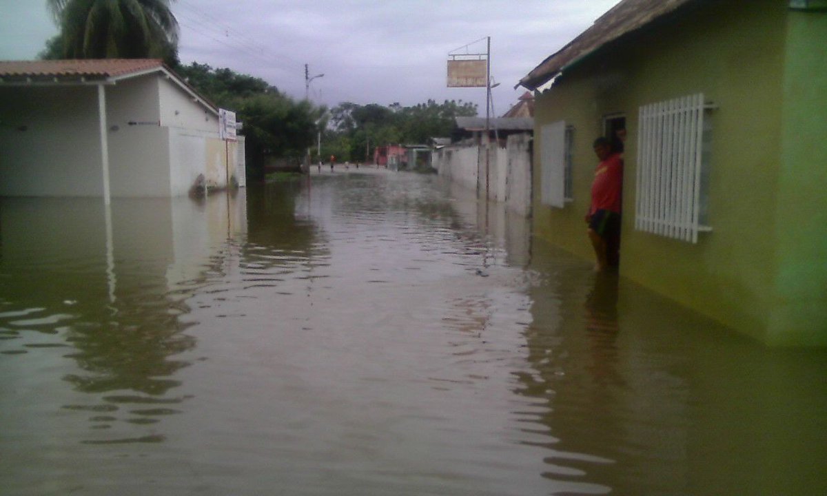 LDanieri's tweet photo. Inundaciones en el municipio Sucre del estado #Zulia #Venezuela https://t.co/0DXgQeP28F