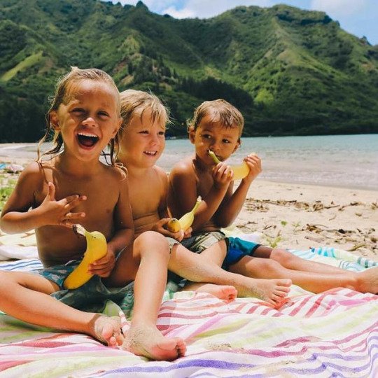 We mix a tiny spray of Madflowers Body Bronzer into our sunscreen for kids. #essentialoils #beach #kidfriendly #happy #summer #love #peace