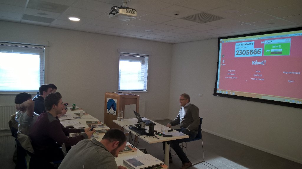 AdFioole's tweet photo. Interactieve aardappelselectiecursus Groenhorst studenten. @nakemmeloord https://t.co/Vts3BxJQTv