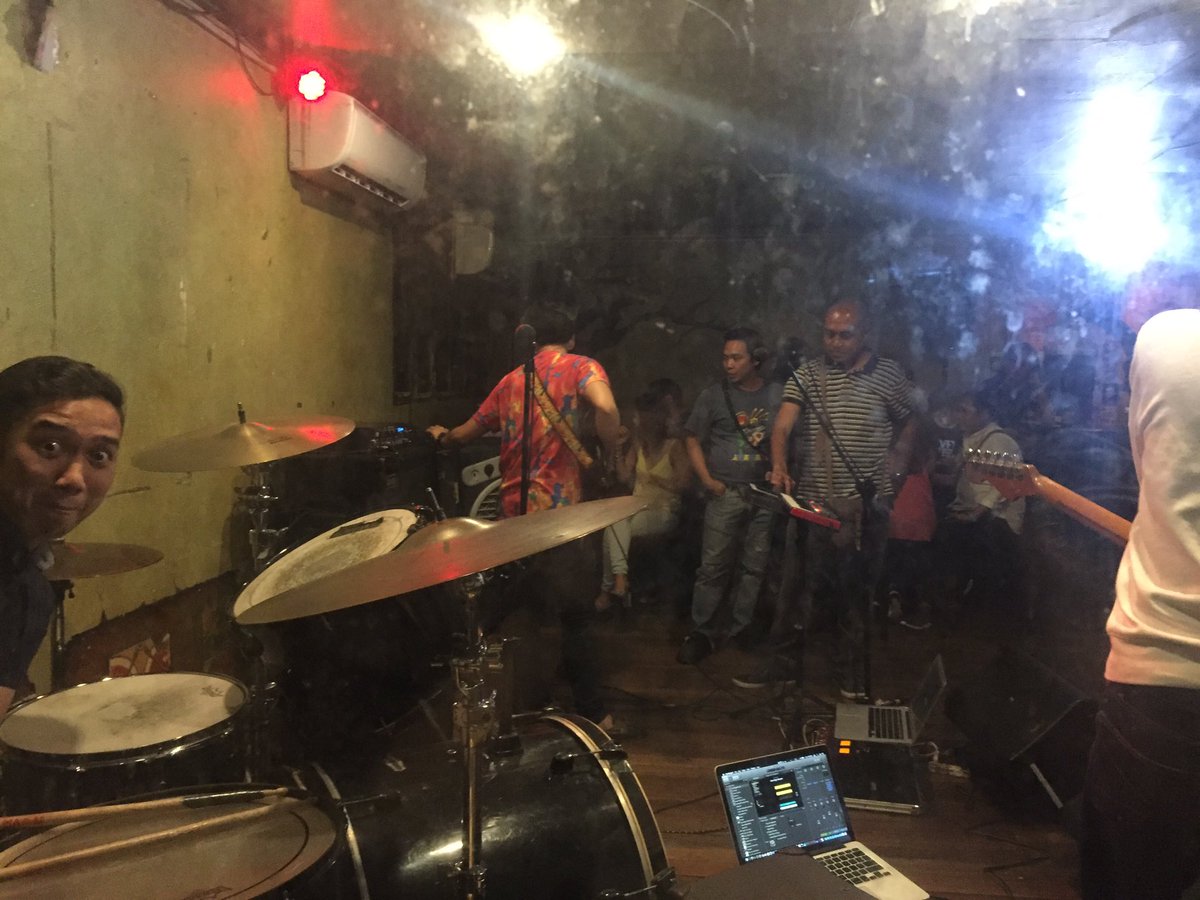 robandthehitmen's tweet photo. Set! #RATHmusic https://t.co/JSFmAXN2o1