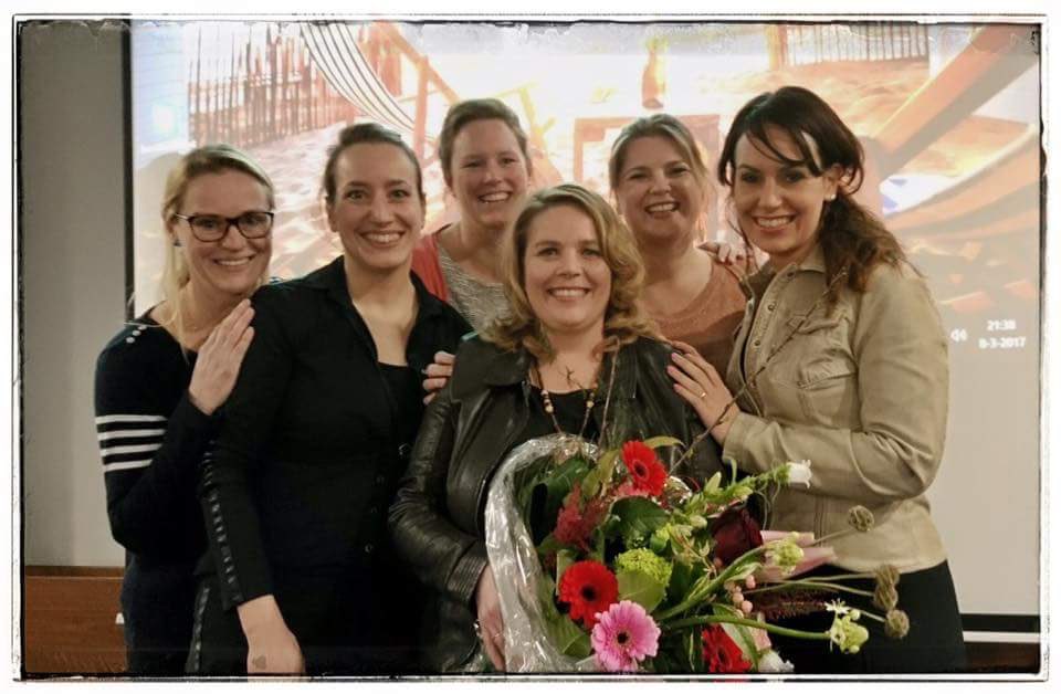 LCaanzee's tweet photo. Gisteren, op Internationale Vrouwendag, is 'onze' Carola verkozen tot Vrouwe van Katwijk! Wat zijn we trots!! #internationalevrouwendag https://t.co/uqv8pkY6uw