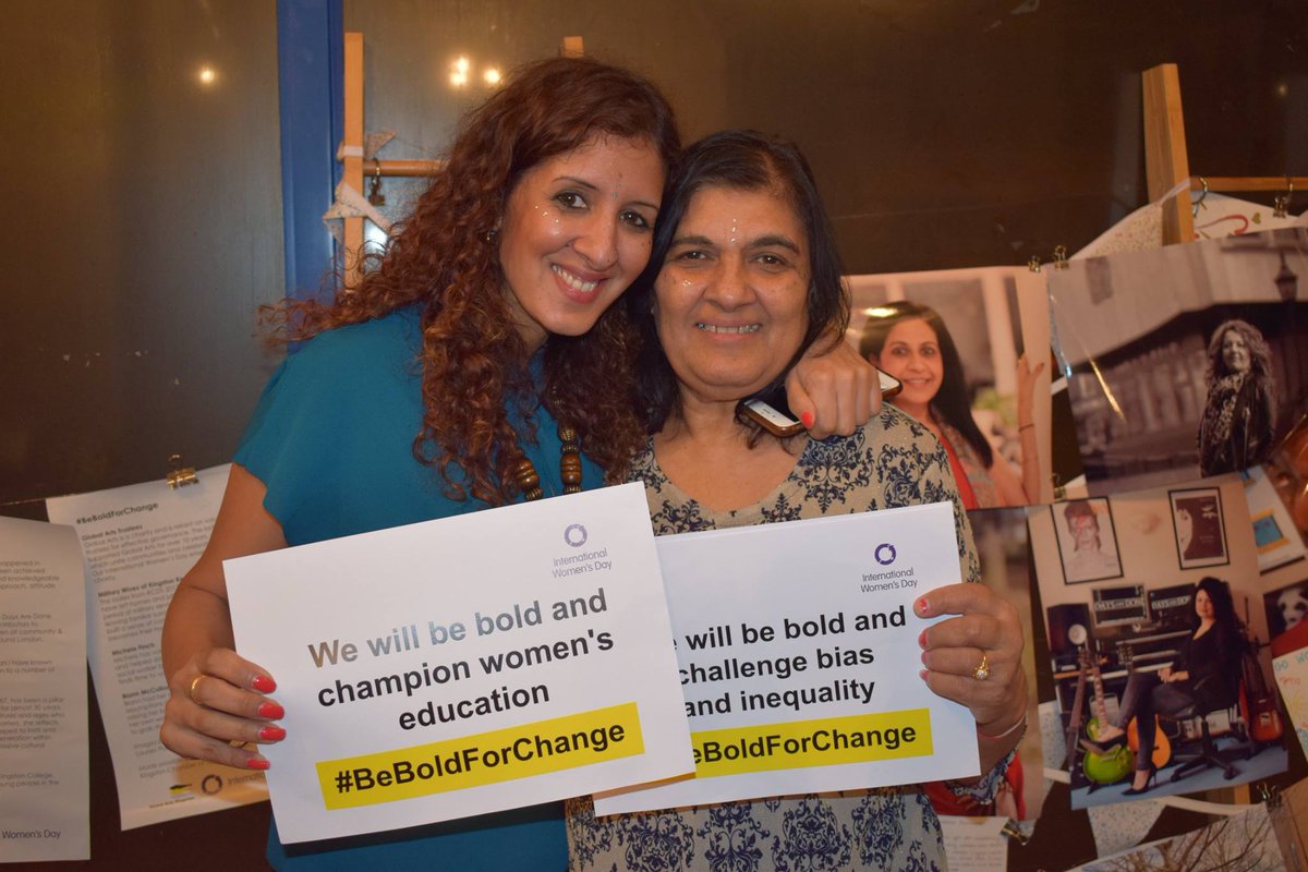 GlobalArtsKings's tweet photo. There was glitter, music,photography, pledges,letter writing &amp;conversation. Last night was just the start #globalarts #womensday #community https://t.co/ZOXQvz96cS