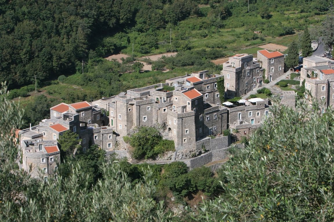 Il Comune di #Castelbianco con Colletta già "borgo telematico" italiano, oggi ha portato il #freewifi nelle frazioni di #Veravo e #Vessallo🙂