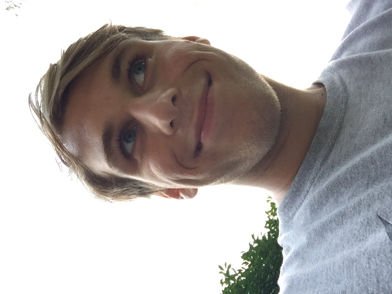 Happy bday frend!!! Hope it\s a good day and u listen to lots of the Weeknd 